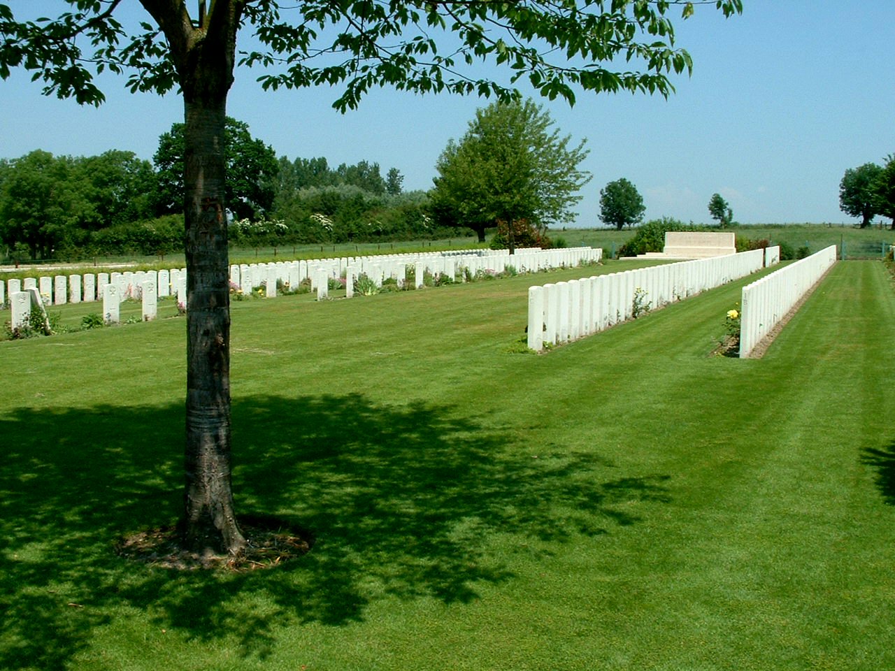 AUBERCHICOURT BRITISH CEMETERY France